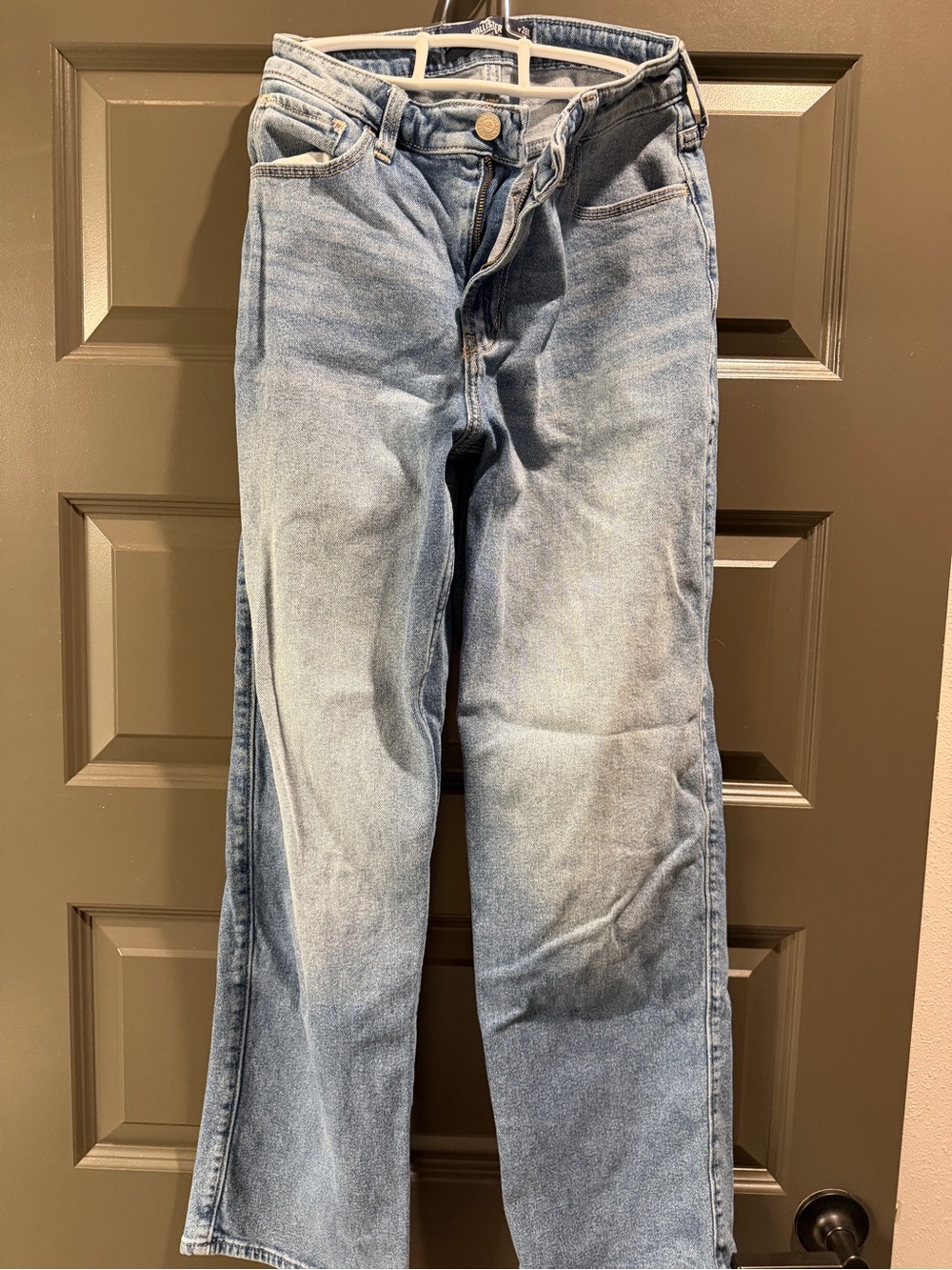 Hollister Light Wash Women’s Straight-Leg Jeans